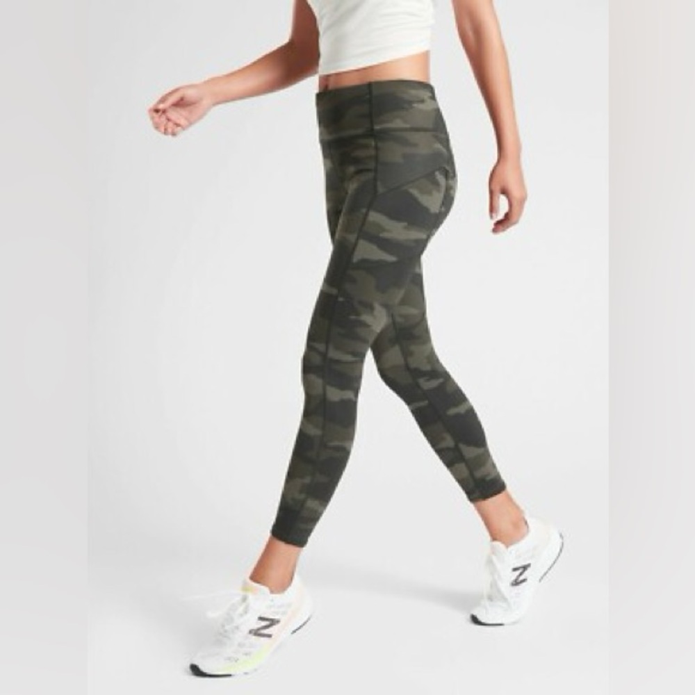 Athleta Camo Contender 7/8 Tight Leggings Size S